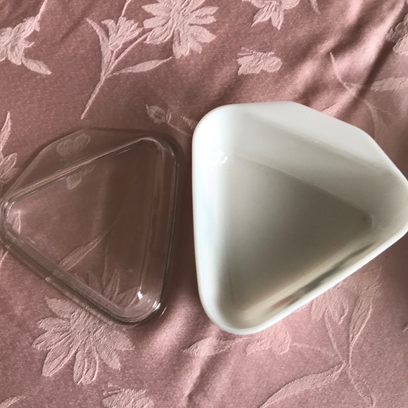 Pyrex triangle refrig dish - Picture 5 of 6